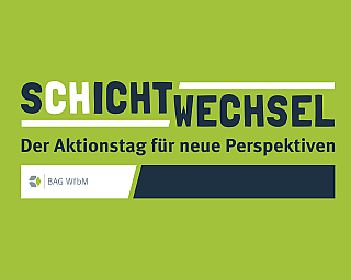 Logo von Schichtwechsel Aktionstag für neue Perspektiven vor grünem Hintergrund