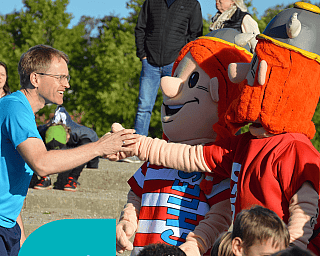 Inklusionslauf 2026 Daniel Günther begrüßt Schlesi und Wiggo